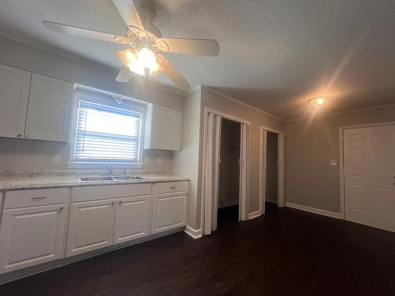 3605 Somerset Dr — Photo 6