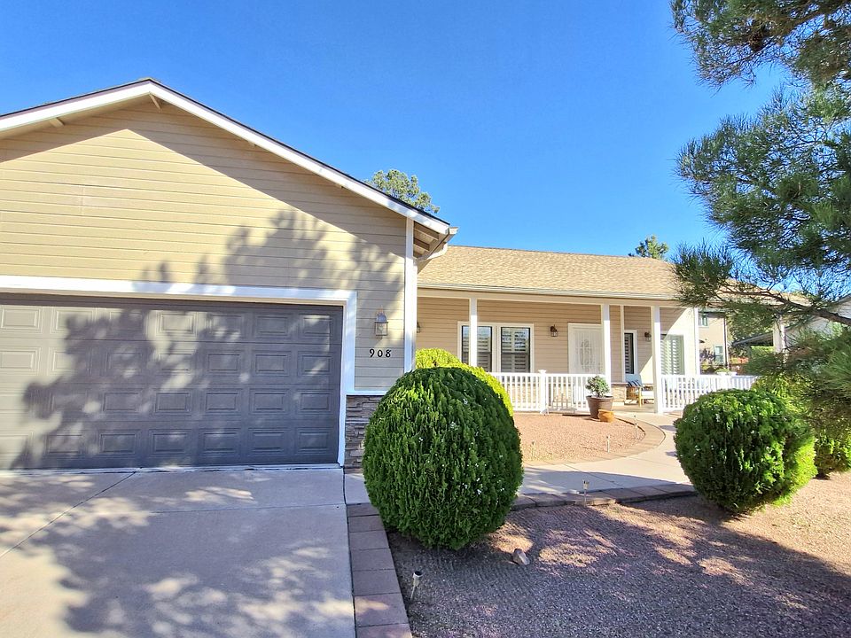 Nice double garage, no steep entrance way, no stairs, all on 1 level