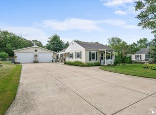 1107 Vineyard Dr, Monroe, MI 48161