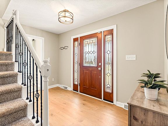 5th image of 111 London Downs Dr