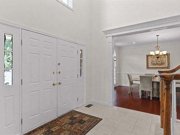 3rd image of 10 Hemingway St
