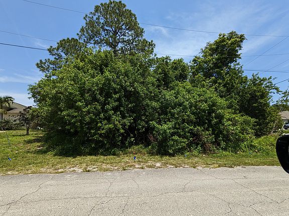 4th image of 501 SW Saturn Ct