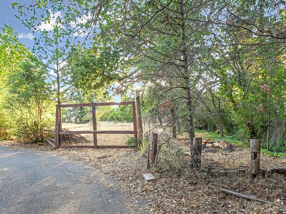 2nd image of 2855 Molly Ln