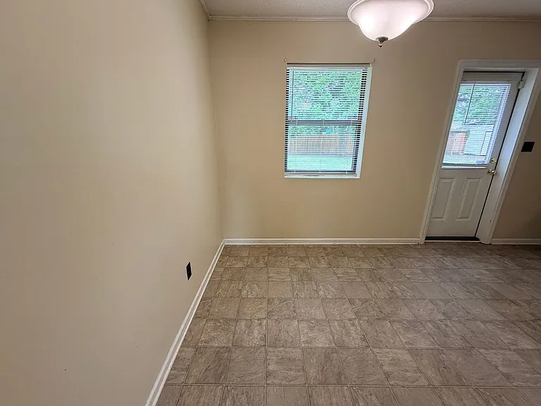 3902 Danube Cir — Photo 5