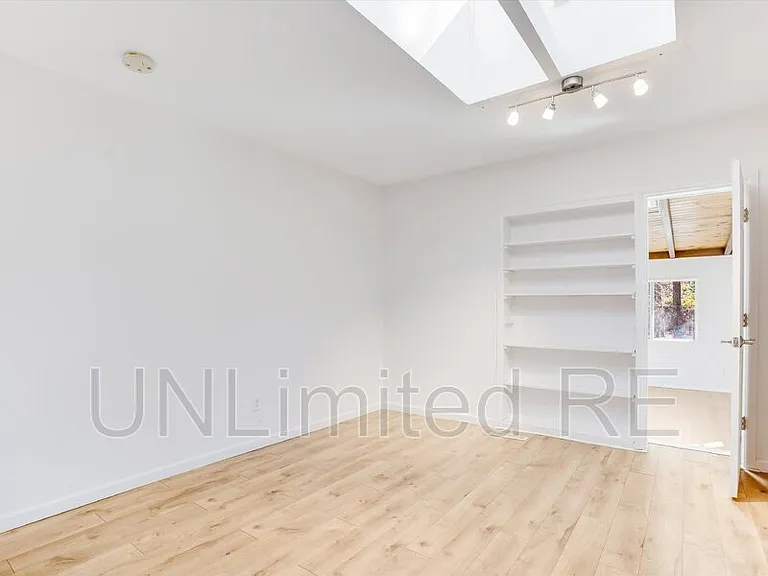 516 N James St — Photo 14