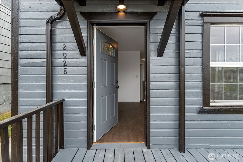 3rd image of 2928 Nassau Street