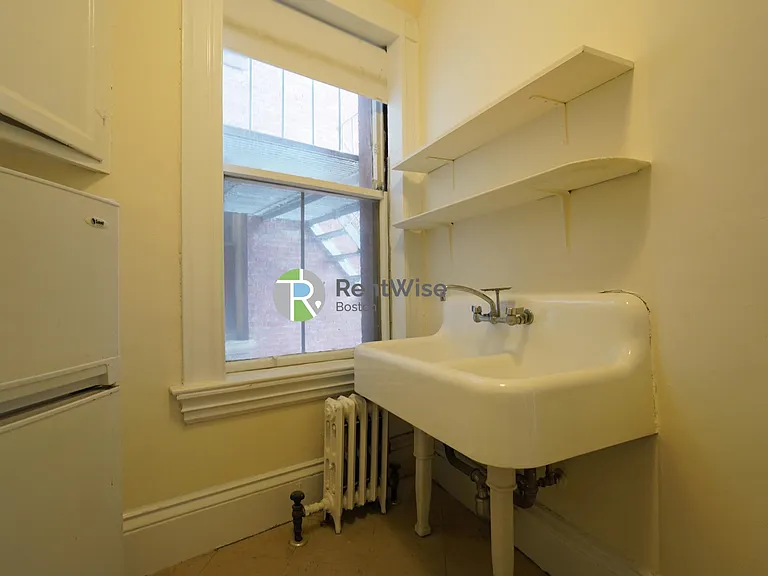 2 Ware St #109U — Photo 7