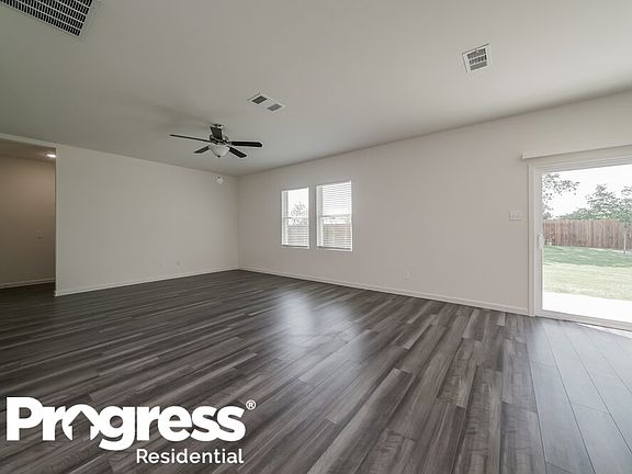 5th image of 490 London Dr