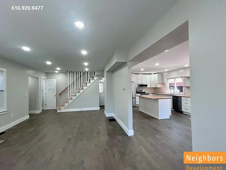 2390 Crestview Dr SW — Photo 7