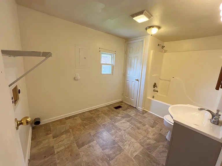 411 Florence St — Photo 6