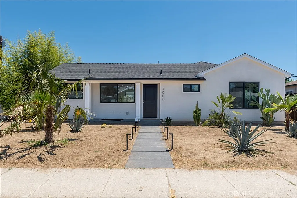 3 bed, 1100 sqft, $4,500 — Photo 3