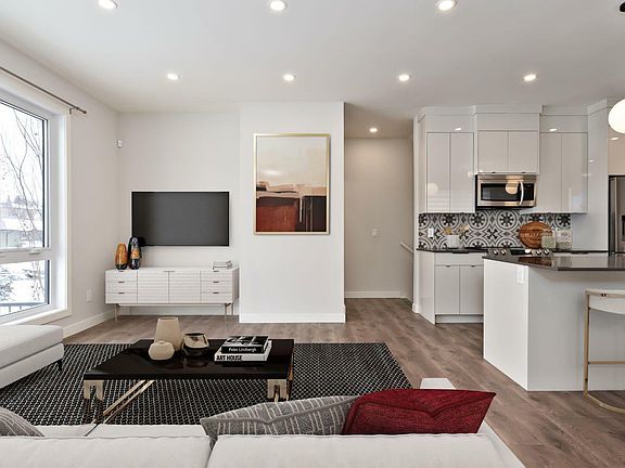 2nd image of 3-2615 12th Ave SE #3