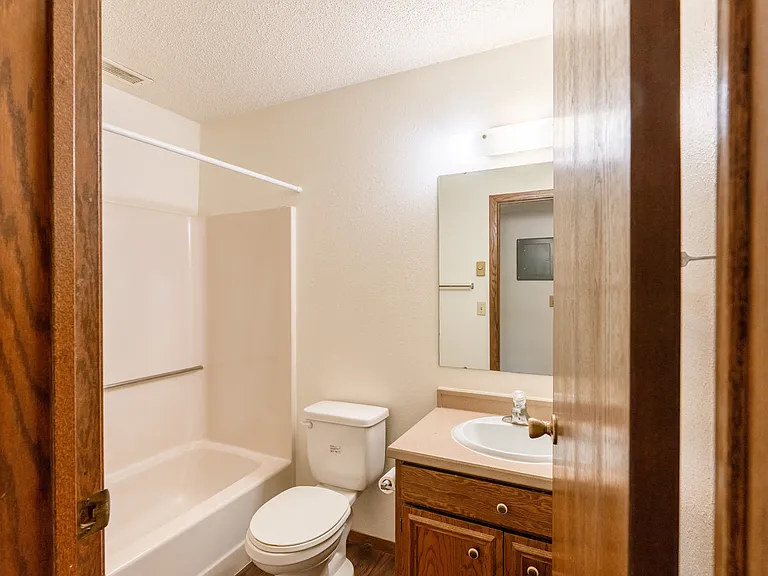 Fargo, ND Huntington Apartments | Bathroom