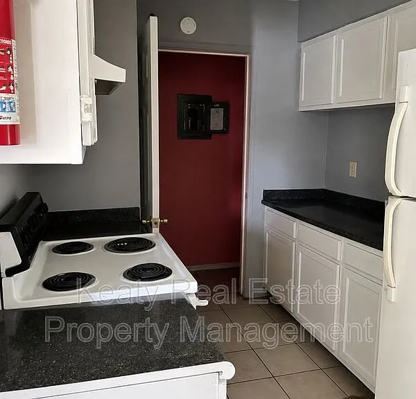 108 Meudon St #B — Photo 4