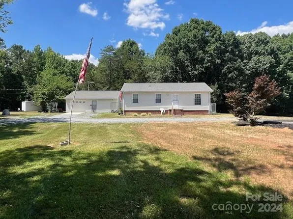 8210 Aqua Ln, Kannapolis, NC 28081