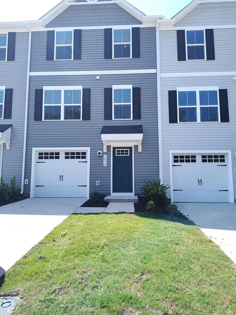 Pristine townhome located in the Cherry Grove Community in Kannapolis NC! — Photo 1