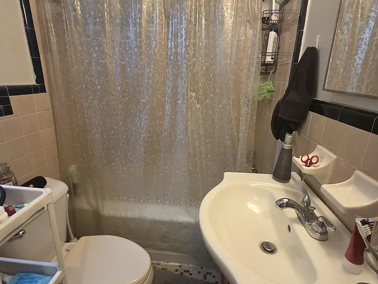 1025 Greenwood Ave NE #7 — Photo 16