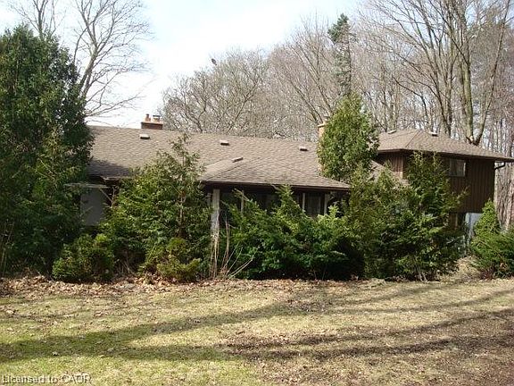 3rd image of 135 Glenforest Rd