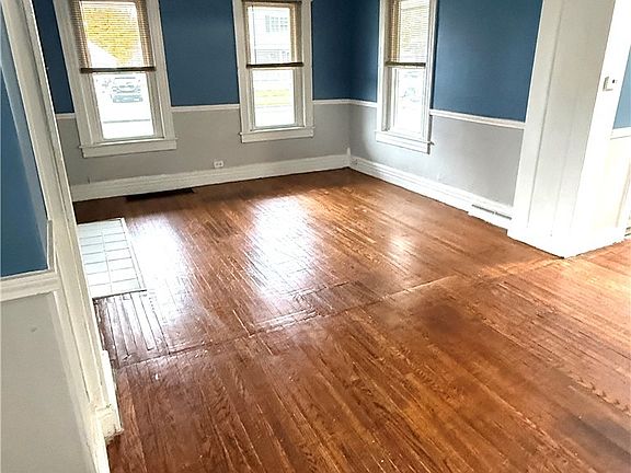 5th image of 723 Kent St