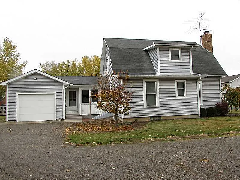 248 Miller St photo 1