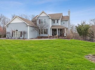 14 Haans Ct, Wallkill, NY 12589