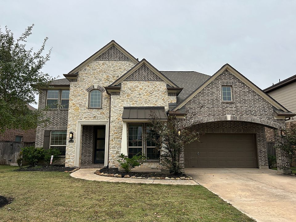 Beautiful brick and stone elevation on a quiet cul-de-sac!