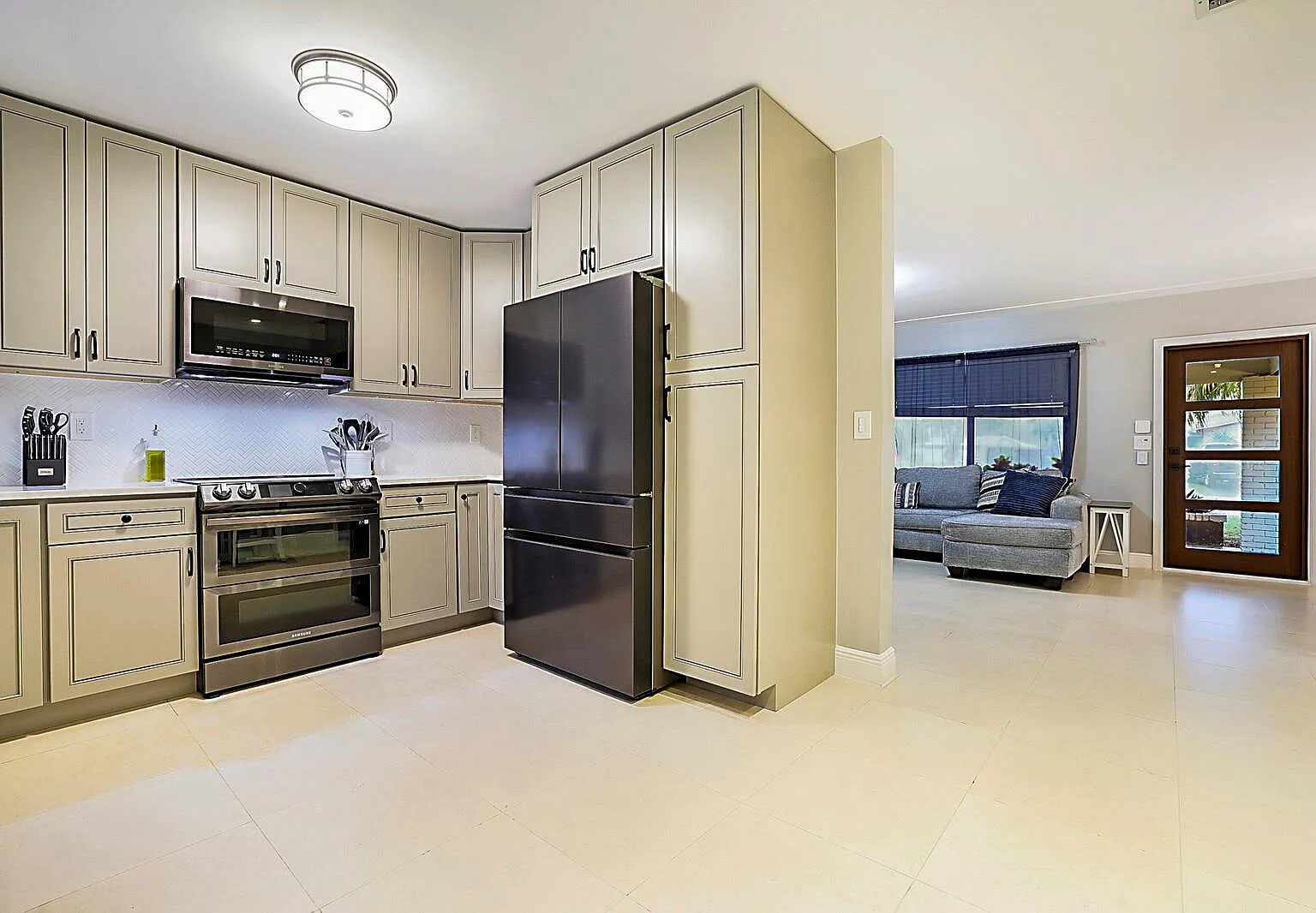 3 bed, 2.0 bath, 1500 sqft, $3,990 — Photo 2
