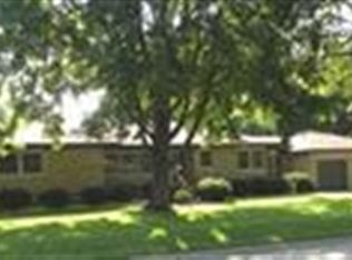 811 S 15th St, Clinton, IA 52732