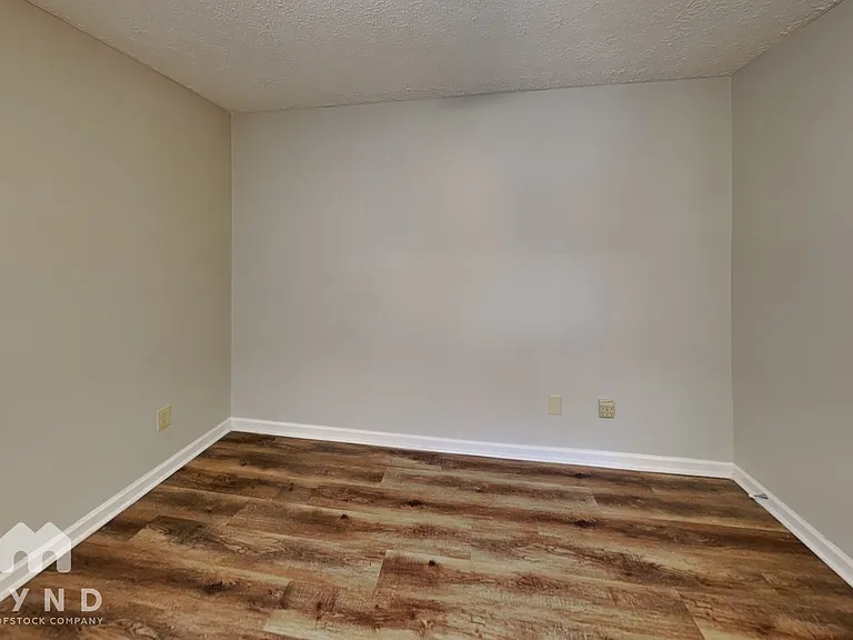 8224 Wynewood Ct — Photo 10