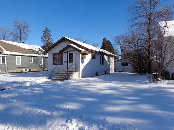 2206 10th Ave E, Hibbing, MN 55746