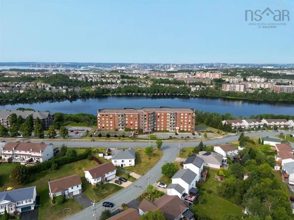 77 Russell Lake Dr #406, Dartmouth, NS B2W 6R8