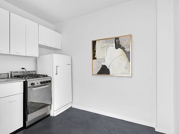 3rd image of 221 E 50th St APT 6B