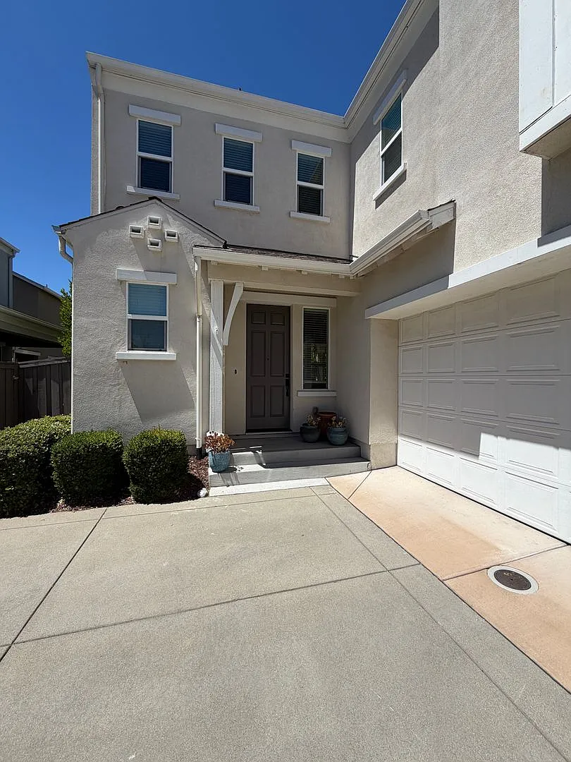 3 bedroom | 2.5 bathroom | McKinley Village Single Family Home — Photo 2