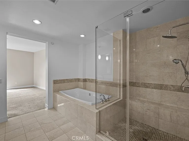 402 Rockefeller #305 — Photo 21