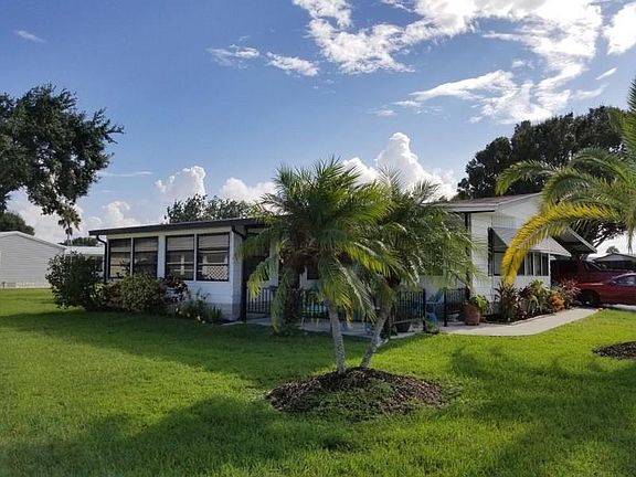 3rd image of 819 Oleander Cir