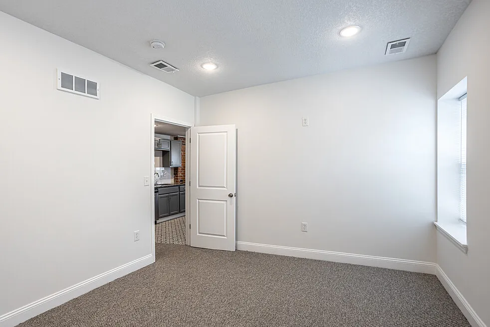 3605 Summit St — Photo 4