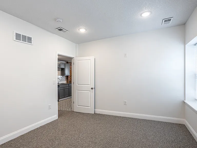 3605 Summit St #9 — Photo 4
