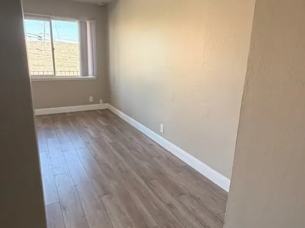6840 Macarthur Blvd #8, Oakland, CA 94605