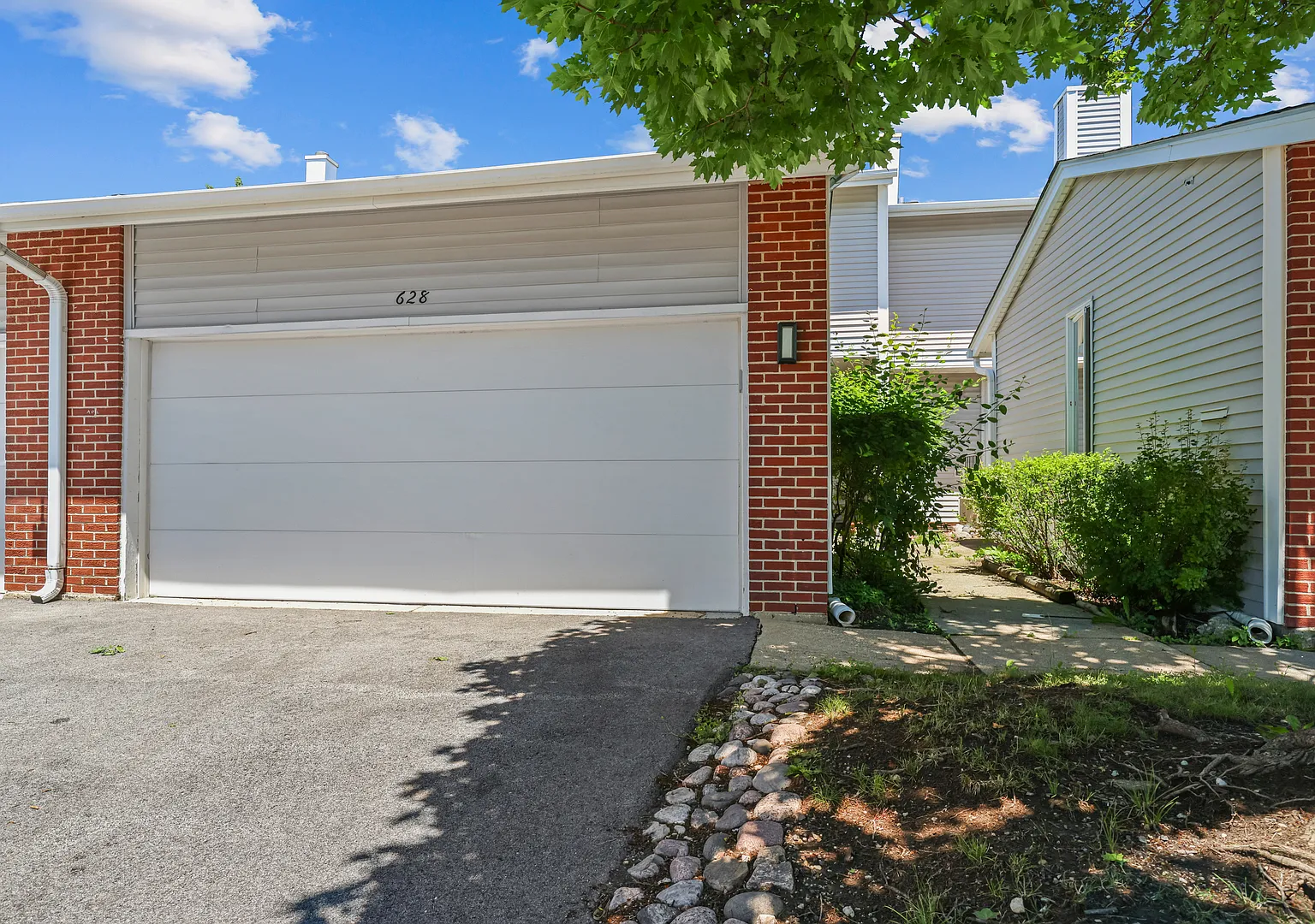 6 bed, 3.5 bath, 2300 sqft, $4,900 — Photo 1