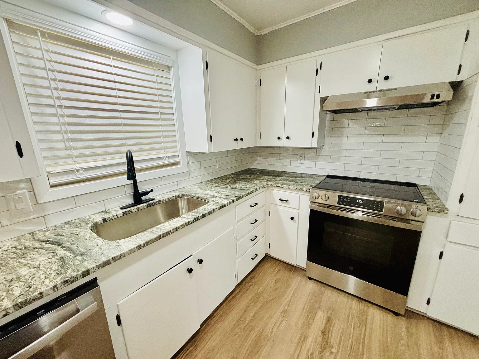 4 bed, 1998 sqft, $2,250 — Photo 4