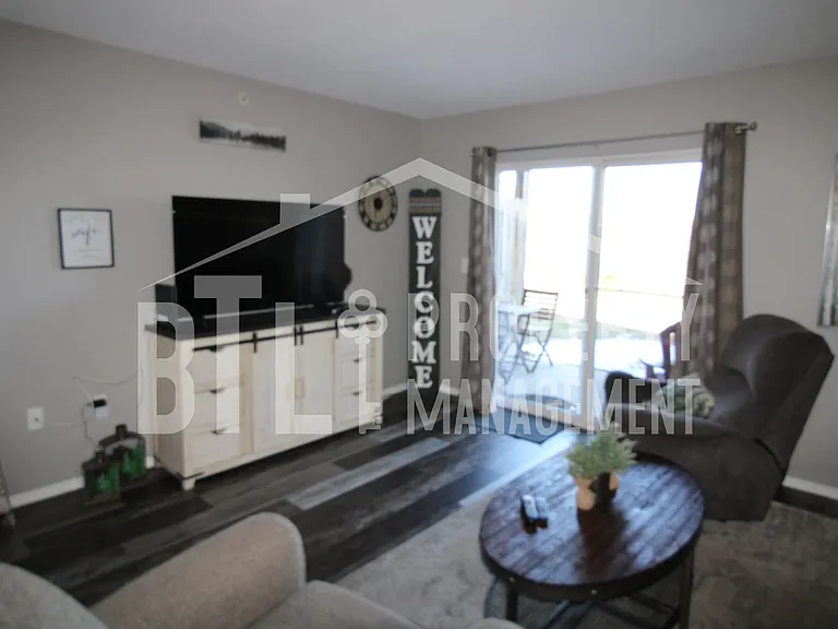2907 Vineyards Pkwy #2 — Photo 6