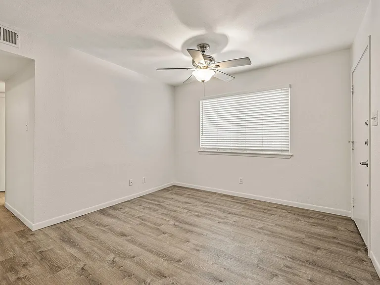4306 Avenue A #105 — Photo 12