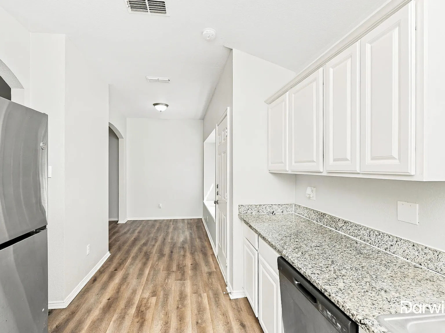 3 bed, 2.5 bath, 1347 sqft, $1,915 — Photo 3