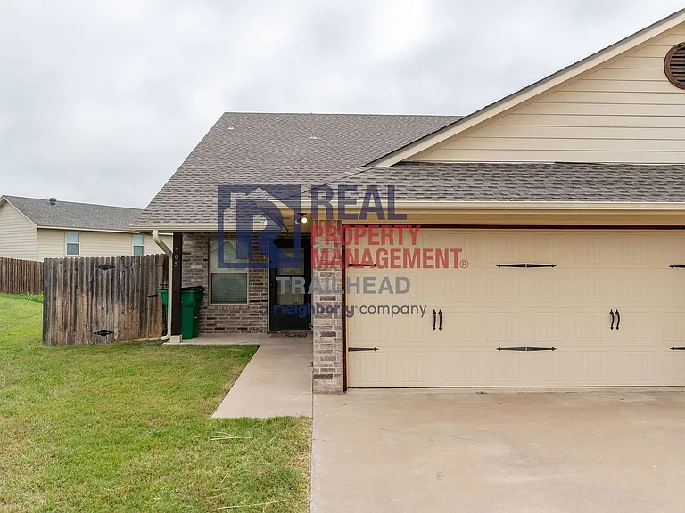 905 Dart Court — Photo 2