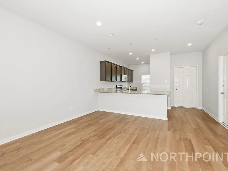 132 Bush Dr — Photo 2