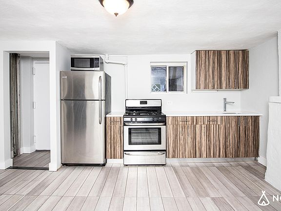 2nd image of 512 De Kalb Ave #1