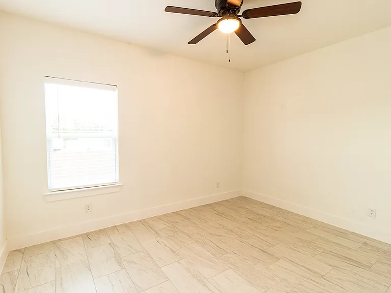 536 Highview Ct — Photo 10