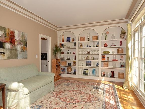 3rd image of 3275 Belmont Glen Dr SE