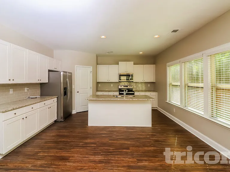 230 Margrave Dr — Photo 4