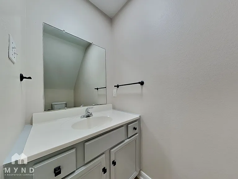 6128 Sidney St #A — Photo 16